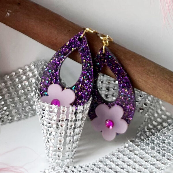 Boucles d'oreilles "Amande violette et fleur rose"